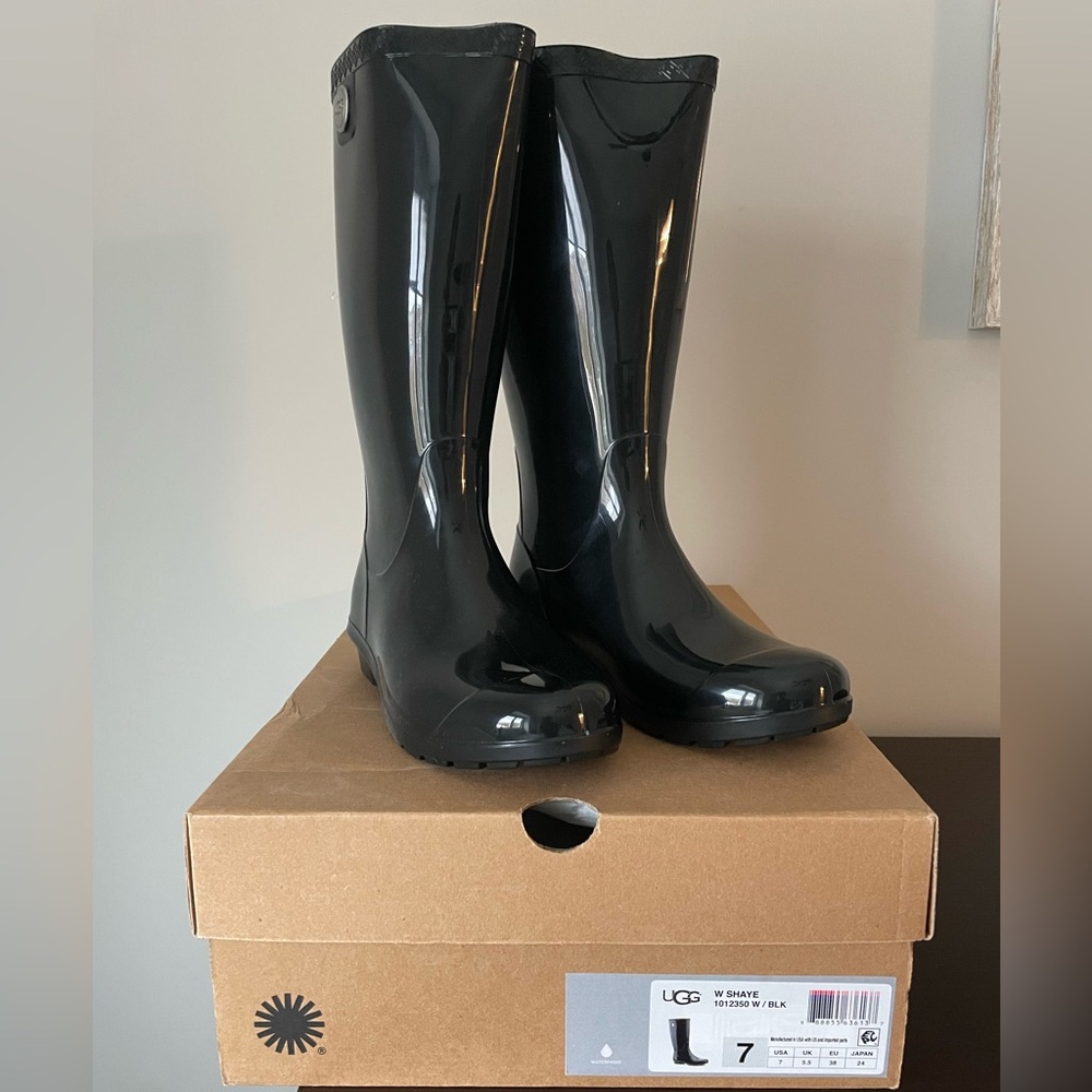 NIB UGG Shaye Rain Boots